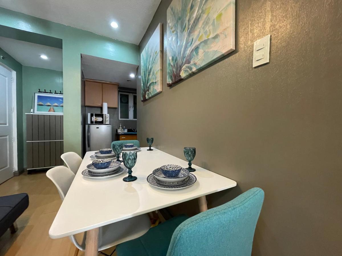 Poolside Family Room Greenbelt Makati Макати Экстерьер фото
