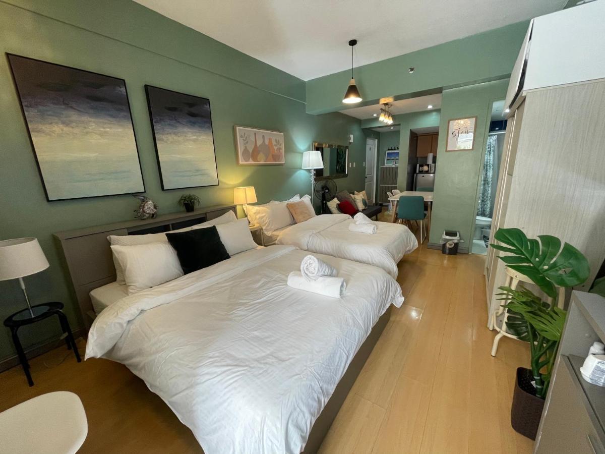 Poolside Family Room Greenbelt Makati Макати Экстерьер фото
