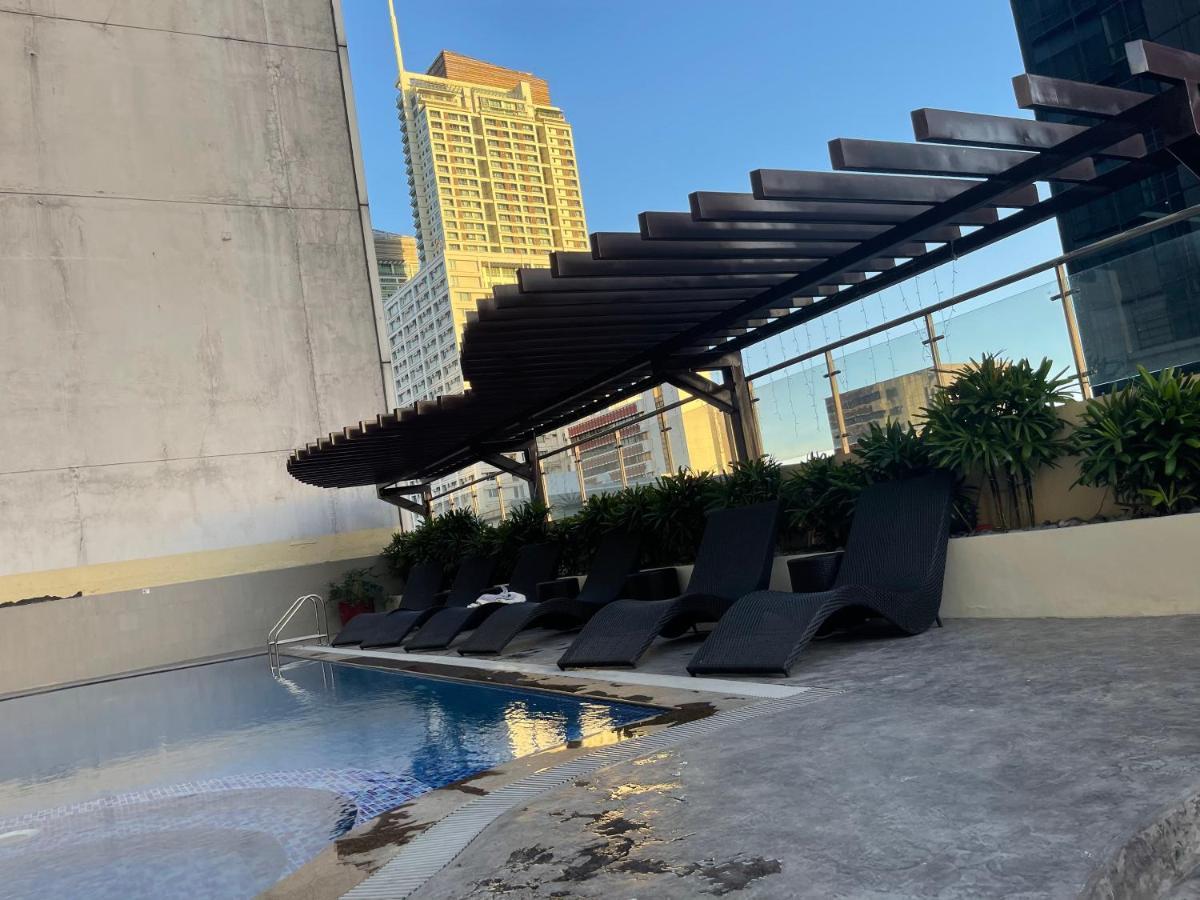 Poolside Family Room Greenbelt Makati Макати Экстерьер фото